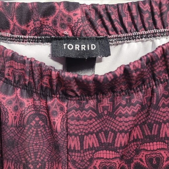 Torrid Black and Pink Skulls Print Leggings Size 1X Plus Size Women's - Picture 4 of 5